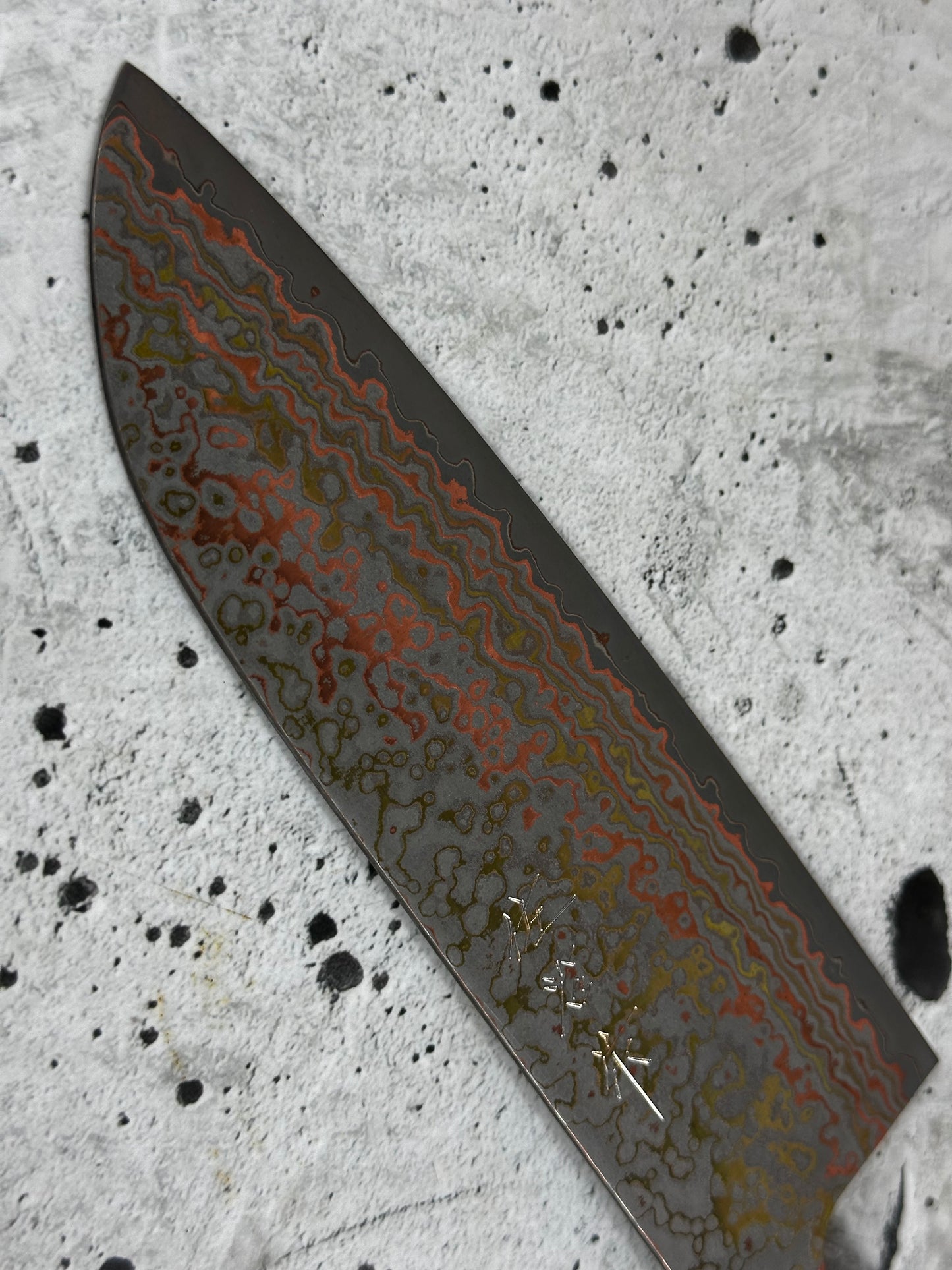Takeshi Saji VG10-W Nashiji Rainbow Damascus Santoku 165mm