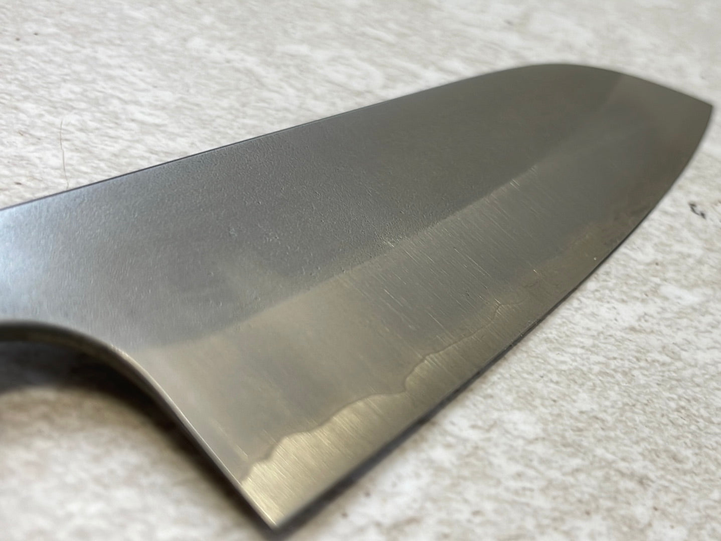 MASAKAGE YUKI Santoku 180mm Oval Magnolia wood with Red Pakka wood