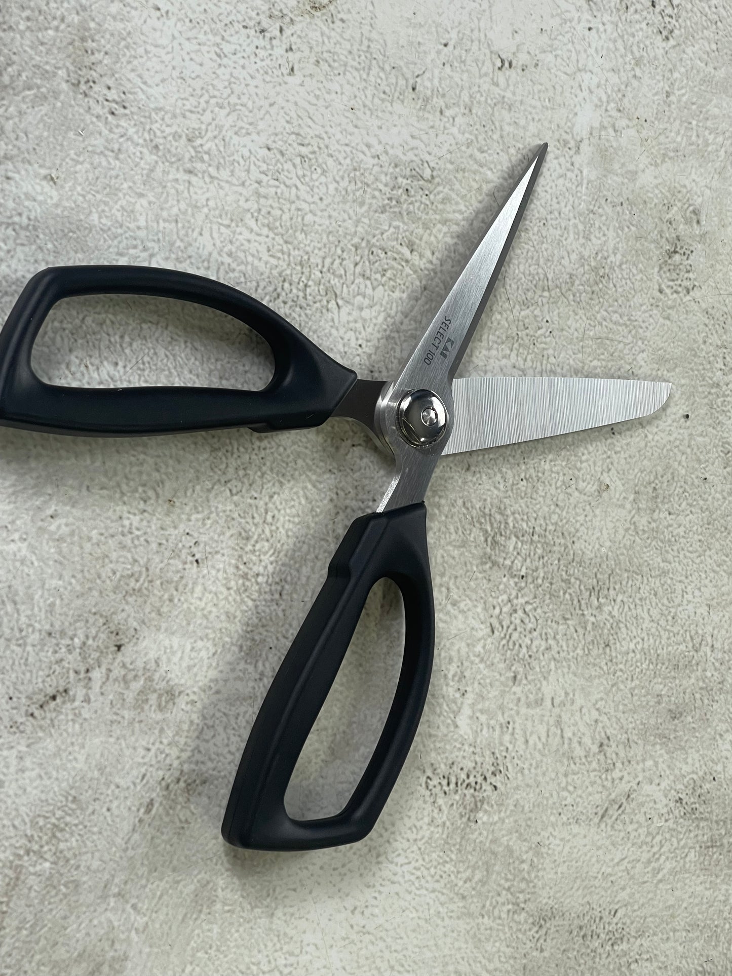 New Kai Select 100 Scissors ( new no box )