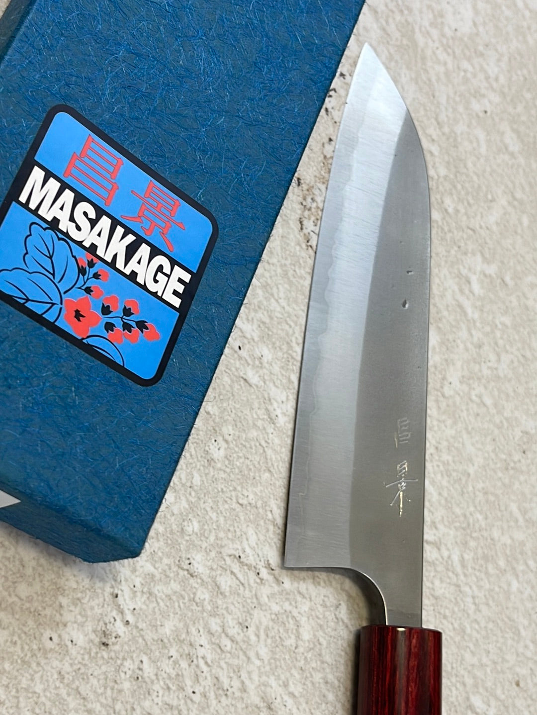MASAKAGE YUKI Santoku 180mm Oval Magnolia wood with Red Pakka wood
