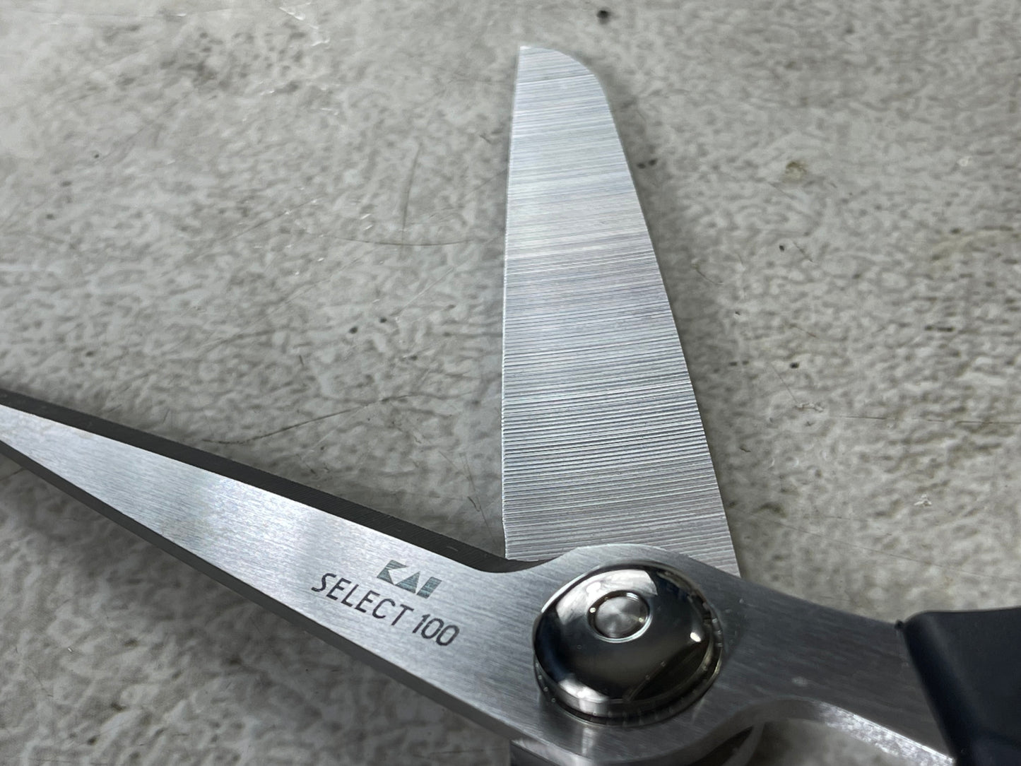 New Kai Select 100 Scissors ( new no box )