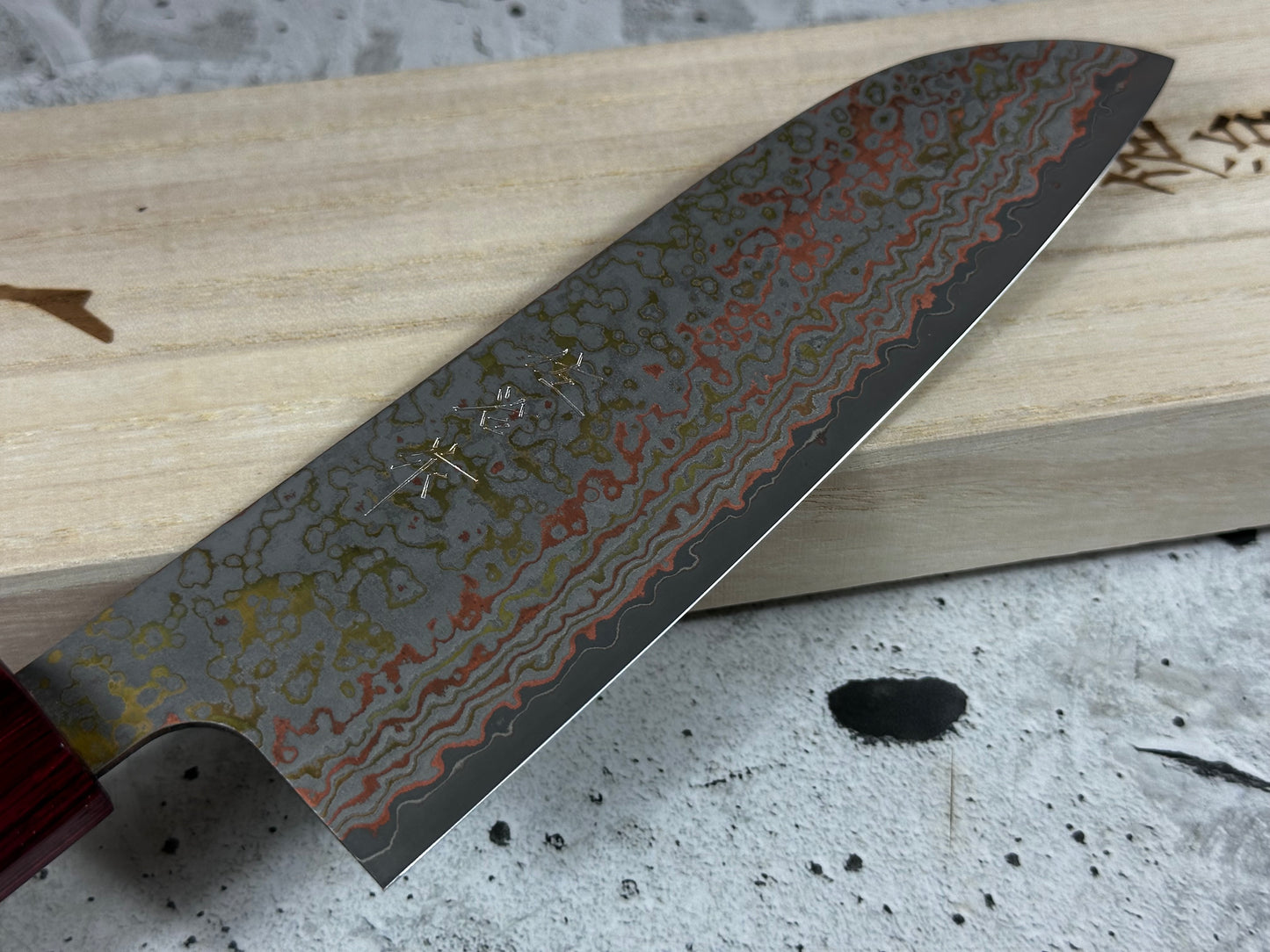 Takeshi Saji VG10-W Nashiji Rainbow Damascus Santoku 165mm