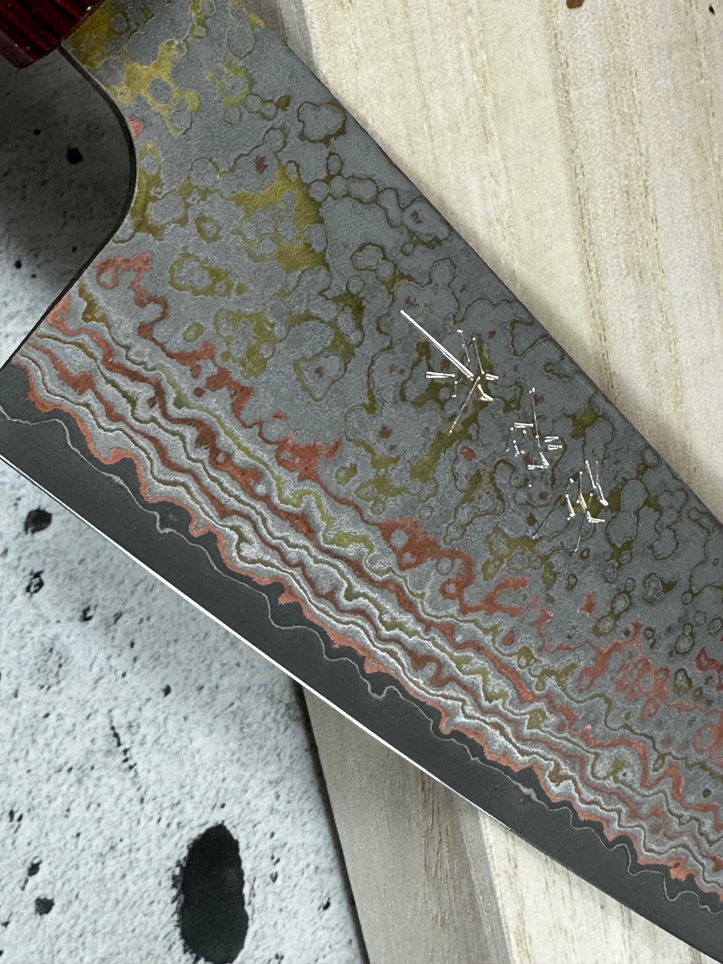Takeshi Saji VG10-W Nashiji Rainbow Damascus Santoku 165mm
