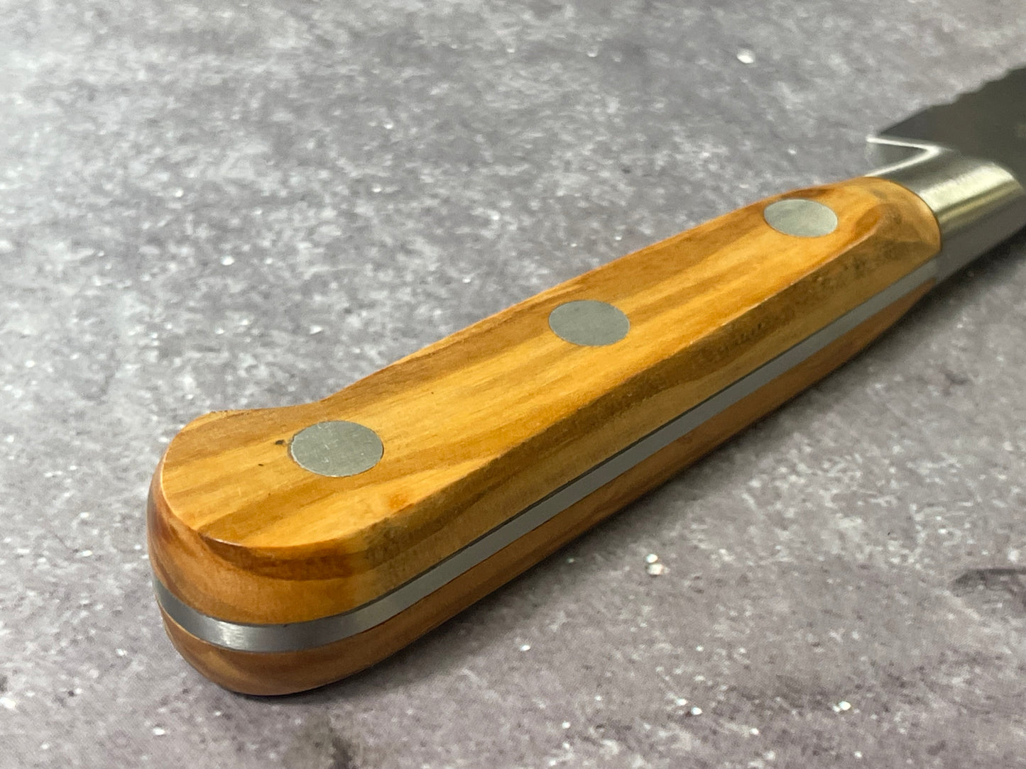 K Sabatier Bread Knife 200mm - HIGH CARBON STEEL - OLIVE WOOD HANDLE