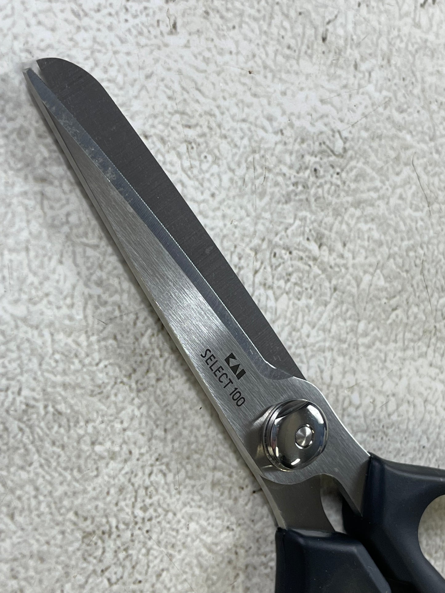 New Kai Select 100 Scissors ( new no box )
