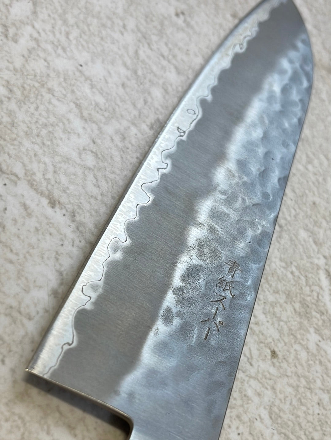 Tsunehisa Aogami Super Kuro Tsutime Polished Santoku Knife 180mm - Made in Japan 🇯🇵 Red Pakka Wood Handle