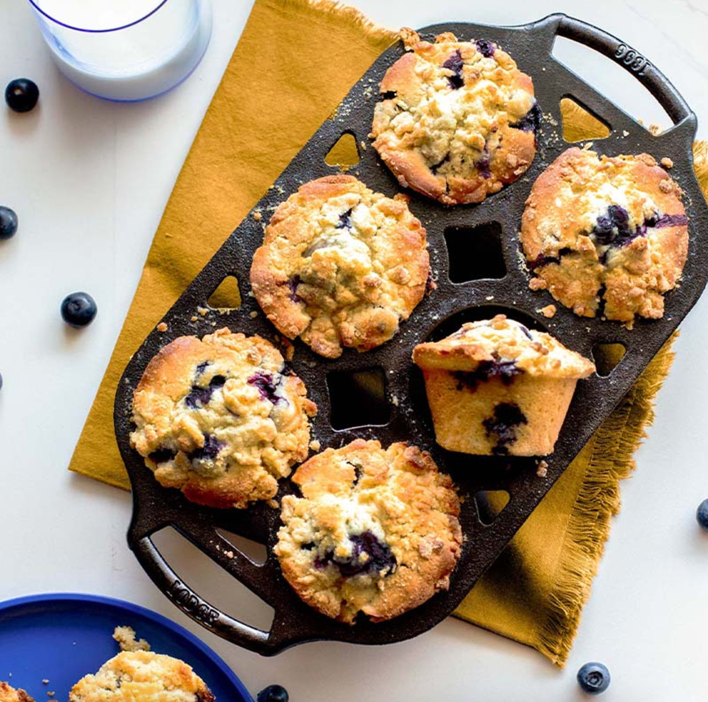 LODGE COOKWARE  Cast iron Muffin Pan