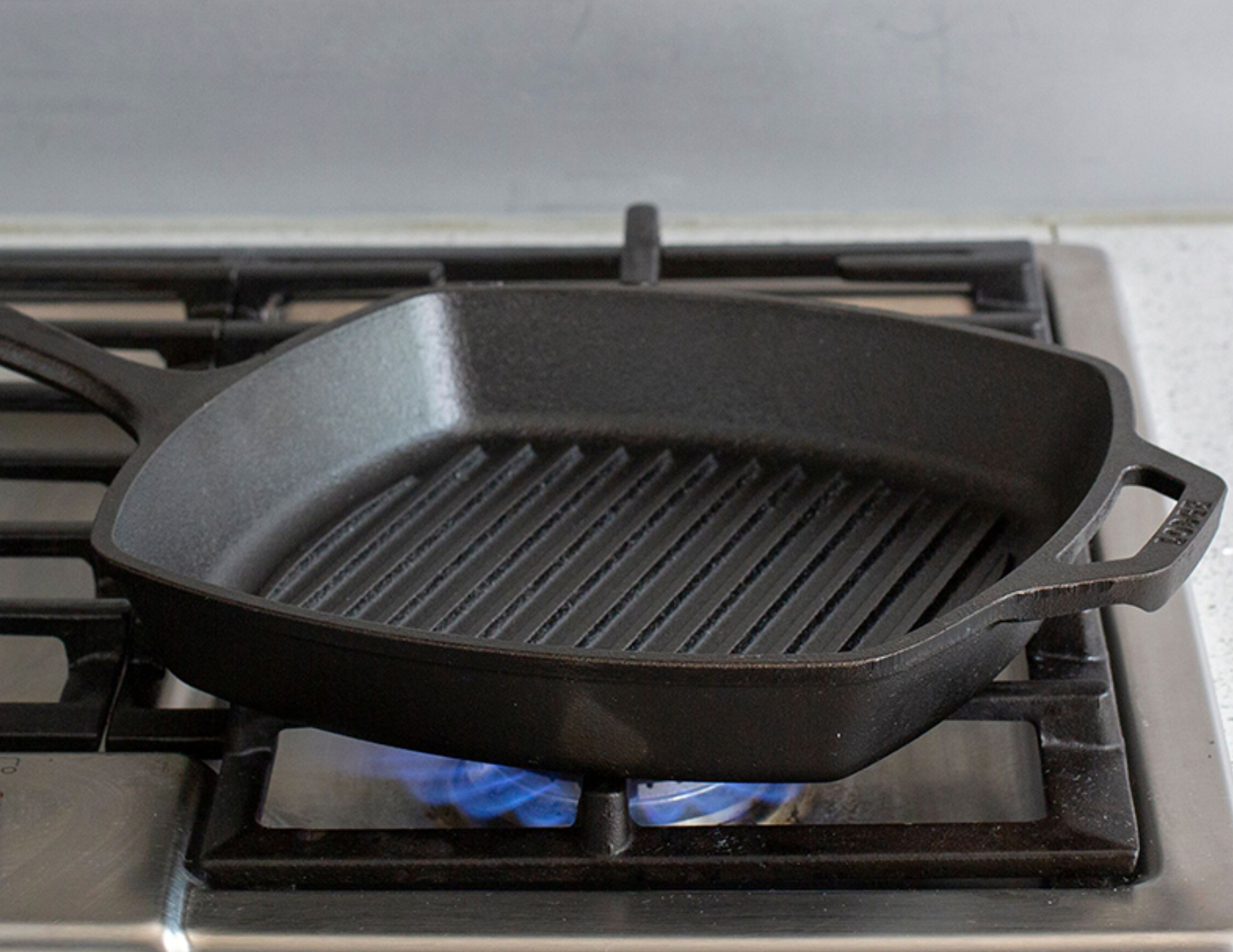 LODGE COOKWARE 26cm Square Cast Iron Grill Pan