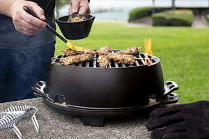 LODGE COOKWARE  Cast iron Kickoff Grill