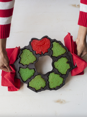 LODGE COOKWARE  Cast iron Holiday Wreath Pan