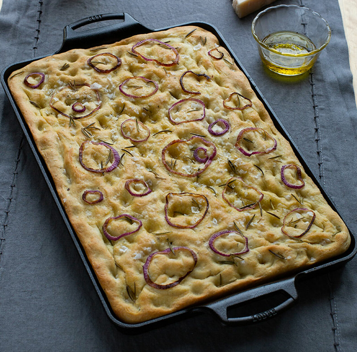 Lodge Cast Iron Baking Pan 15.5x10.5"