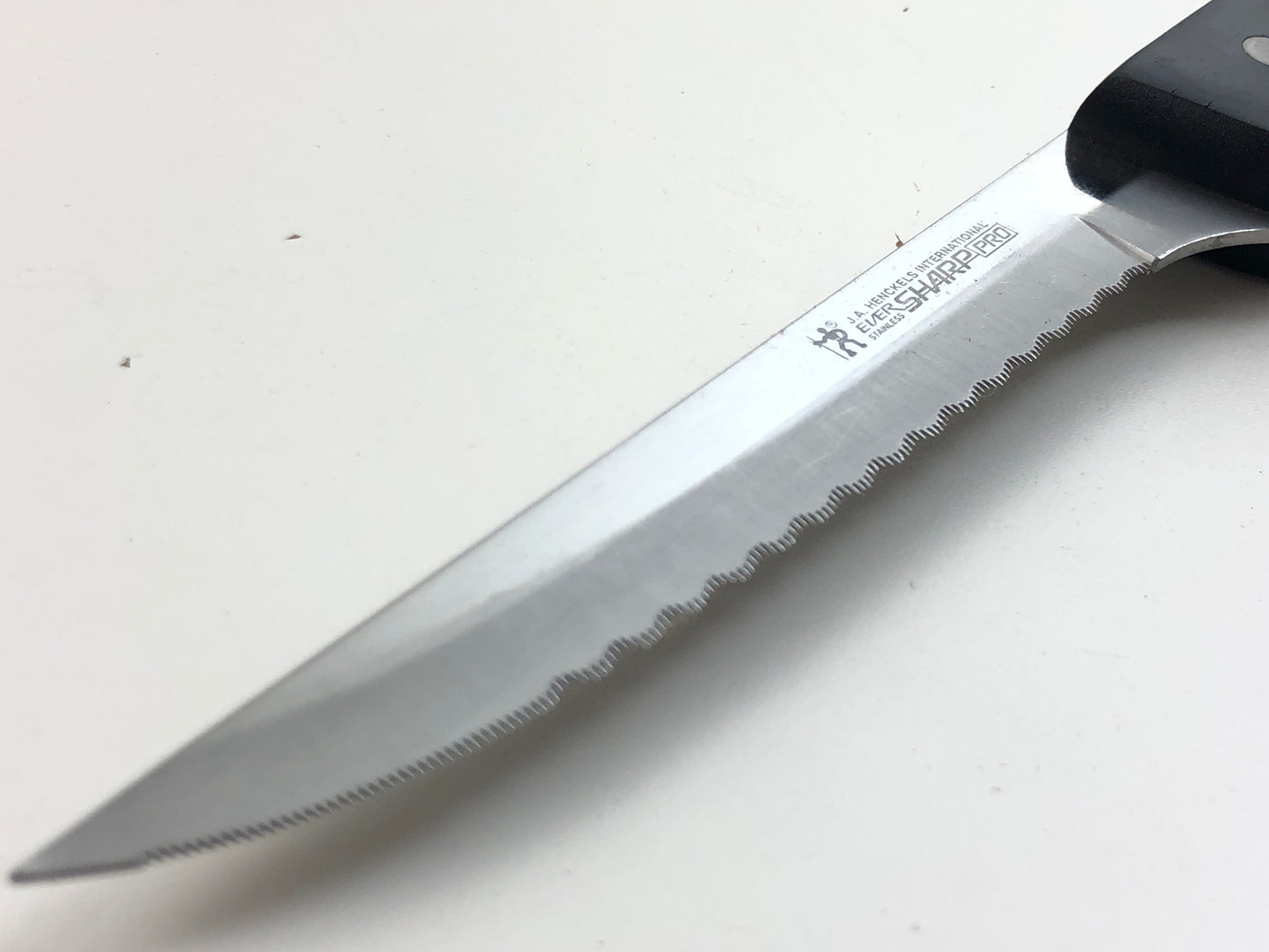 Set Of 2 J. A. Henckles Internacional Cooking Serrated Knives/ Ever Sharp Pro 09