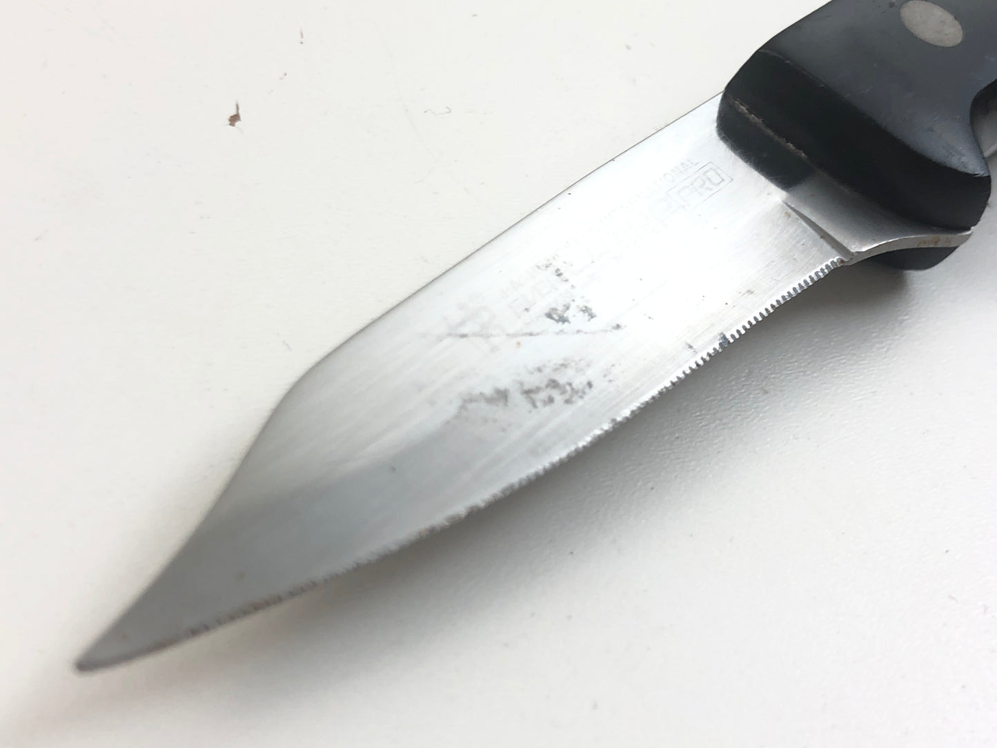 Set Of 2 J. A. Henckles Internacional Cooking Serrated Knives/ Ever Sharp Pro 09