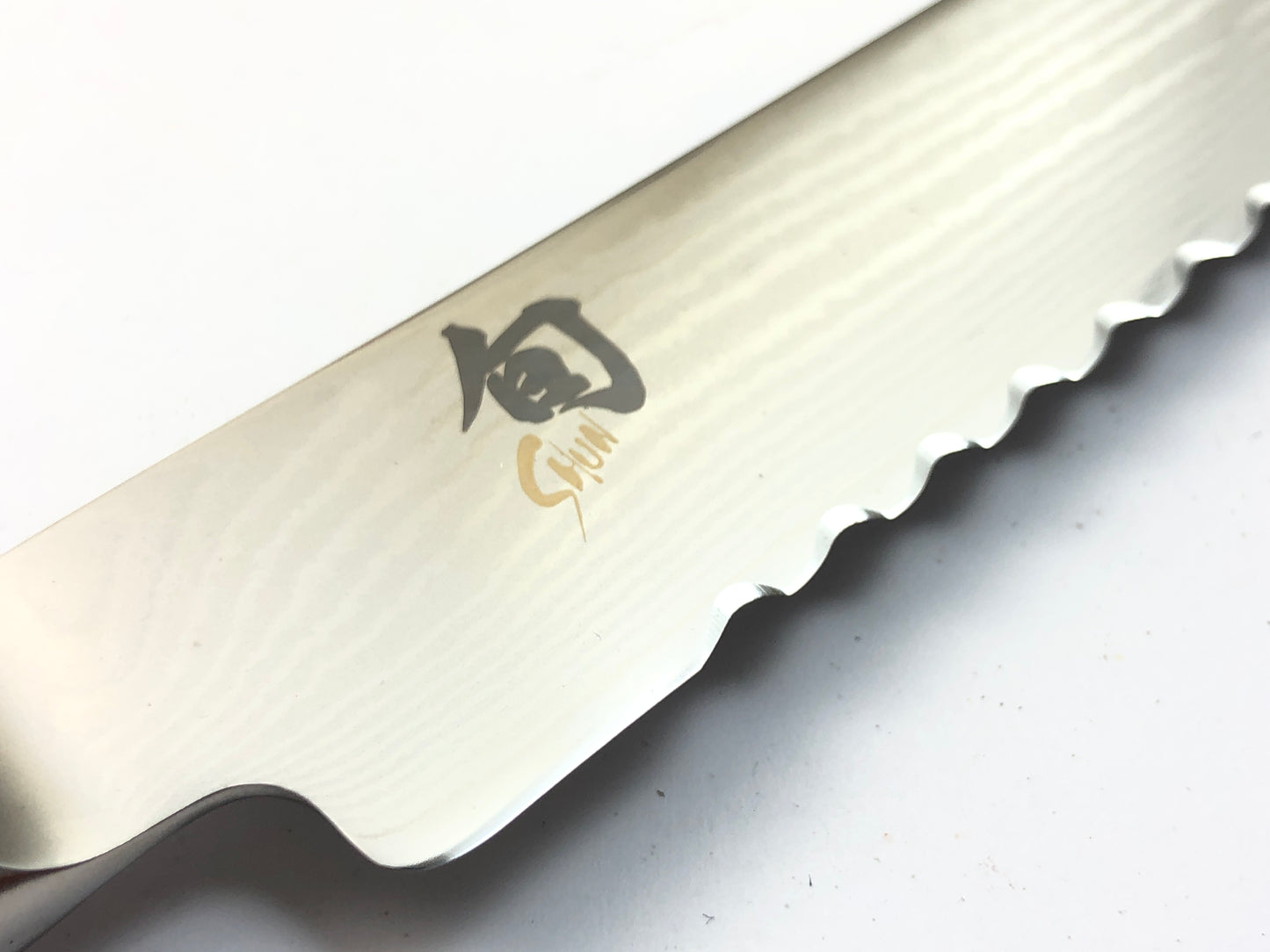 Shun Classic White Bread Knife 22.9cm