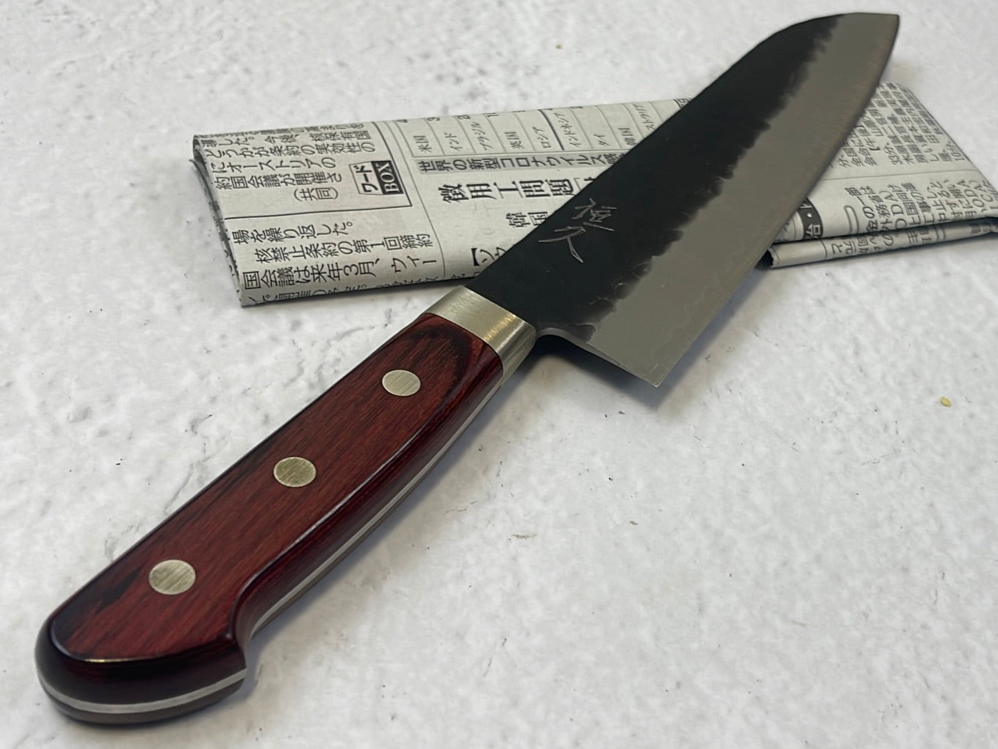 Tsunehisa Aogami Super Kuro Tsutime Santoku Knife 180mm - Made in Japan 🇯🇵 Red Pakka Wood Handle