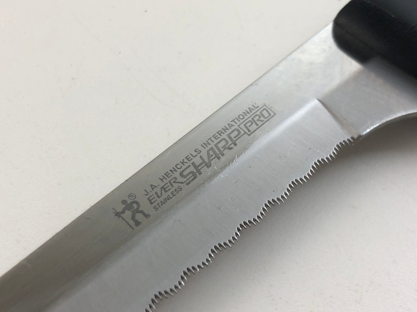 Set Of 2 J. A. Henckles Internacional Cooking Serrated Knives/ Ever Sharp Pro 09