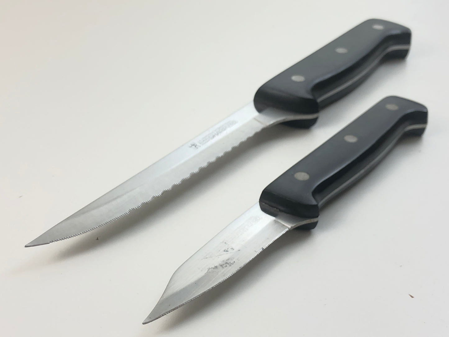 Set Of 2 J. A. Henckles Internacional Cooking Serrated Knives/ Ever Sharp Pro 09