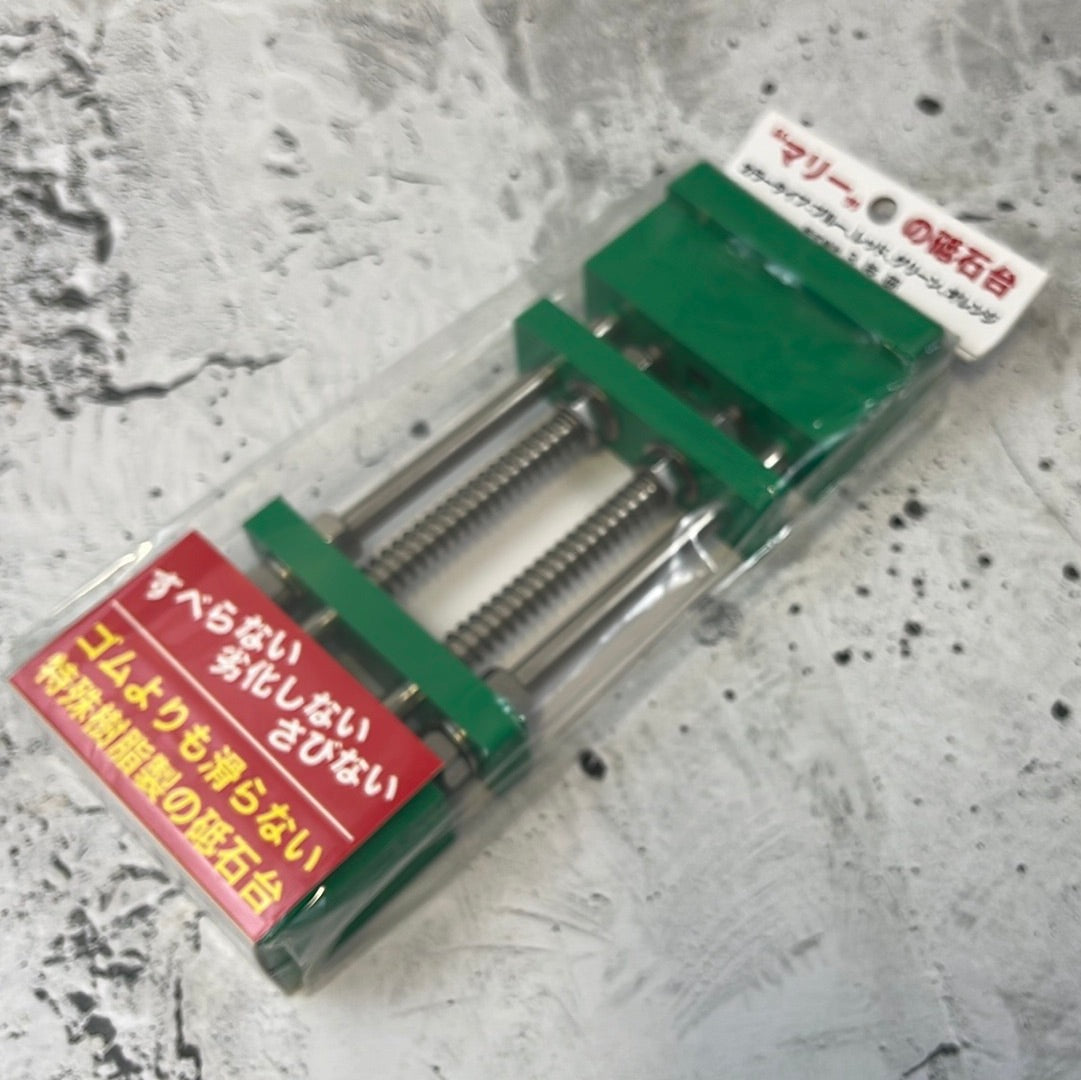 Stone Holder Plastic Resin with Stainless Rod